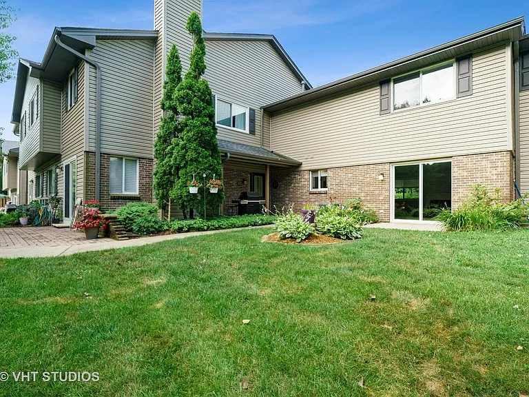 450 Valley Dr #101 — Photo 12