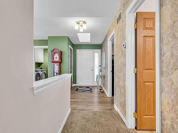 2nd image of 1871 Mary Dell Ln