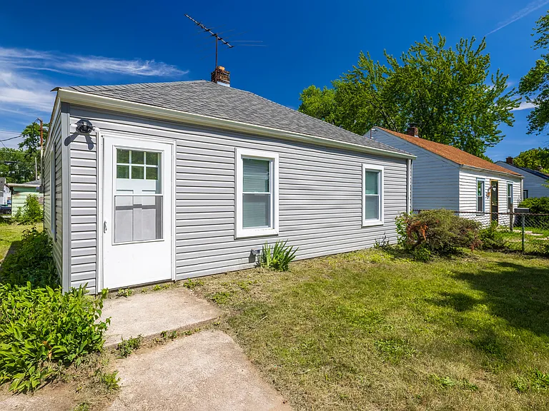 7235 Schneider Ave — Photo 3