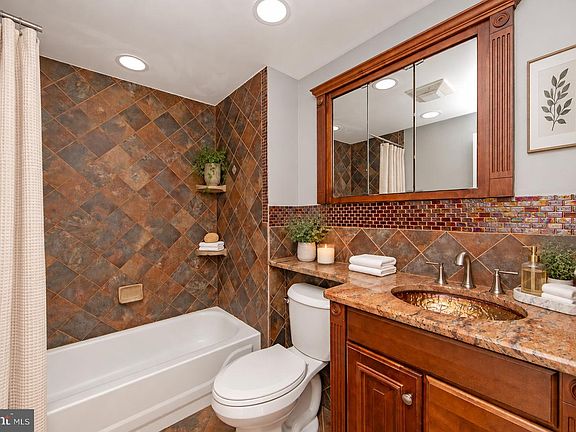 4th image of 3305 Krail St