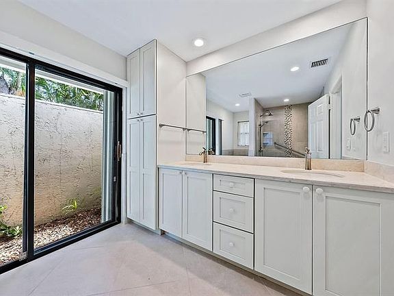 5th image of 11364 Twelve Oaks Way