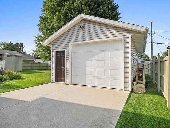 4th image of 2810 44th STREET