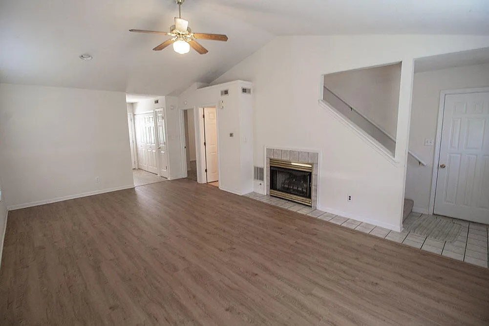 3 bed, 2.0 bath, 1286 sqft, $1,525 — Photo 3