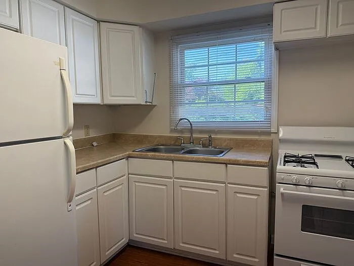 2521 Mariposa Dr — Photo 3