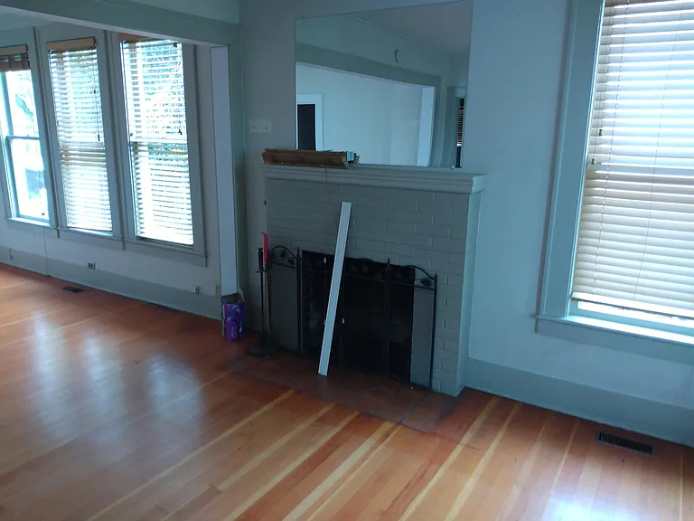 617 E B St — Photo 7