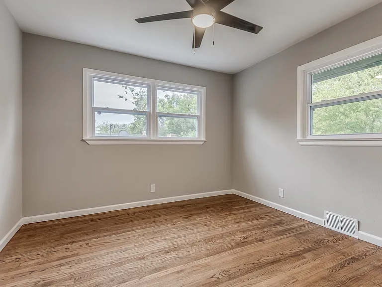 349 SE Rockwood Ave — Photo 25