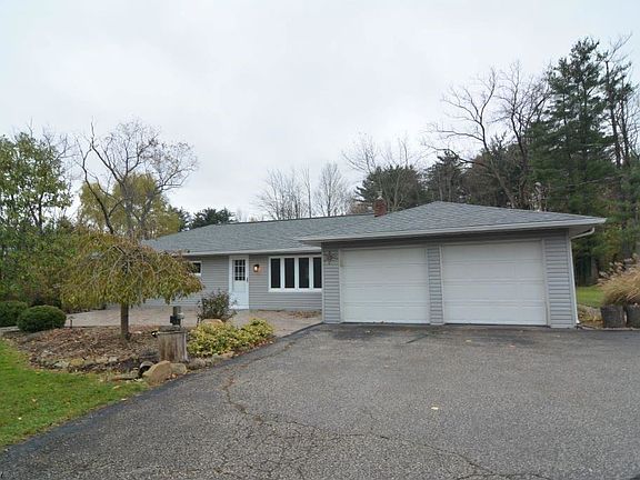 2nd image of 3576 Hawthorne Dr