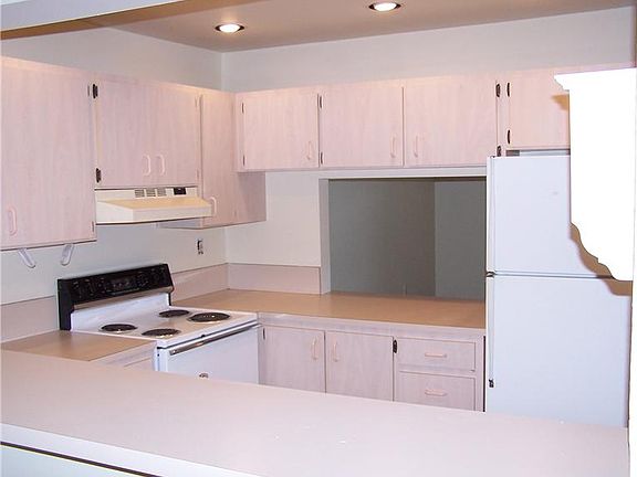 4th image of 15481 SW 81st Ave #76