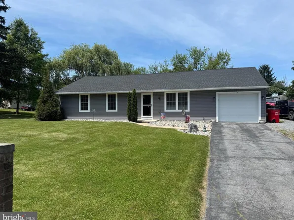 743 Lindia Dr, Chambersburg, PA 17202