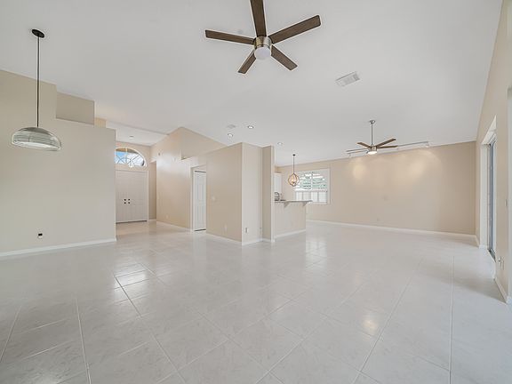 4th image of 556 SW Saint Georges Bay SW