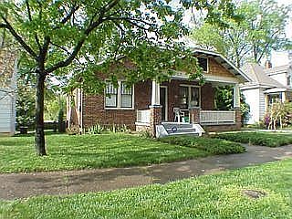 Front of house showing front yard.  Image courtesy peterrumsey.com