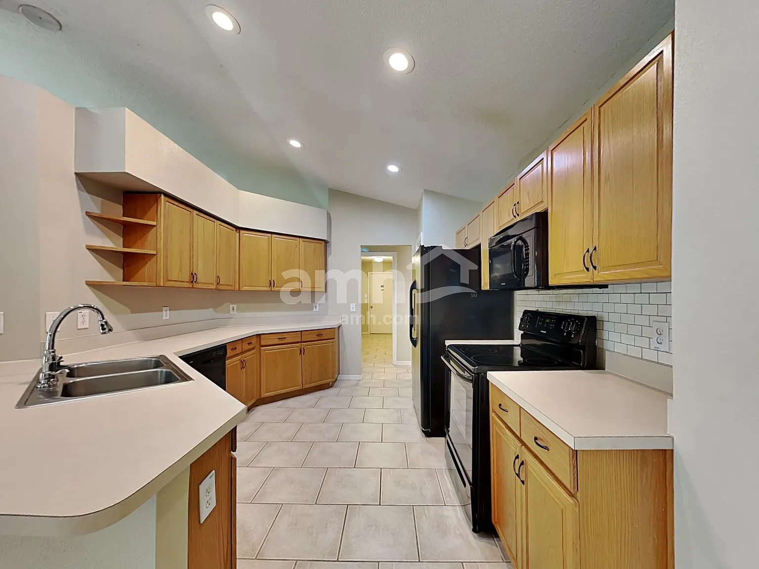 4 bed, 3.0 bath, 2300 sqft, $2,620 — Photo 3