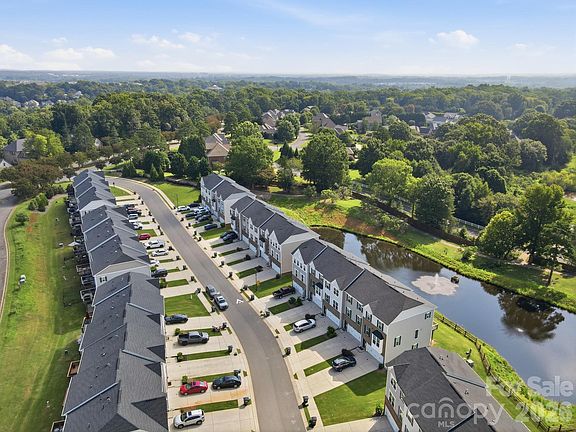 4th image of 2543 Grantham Place Dr
