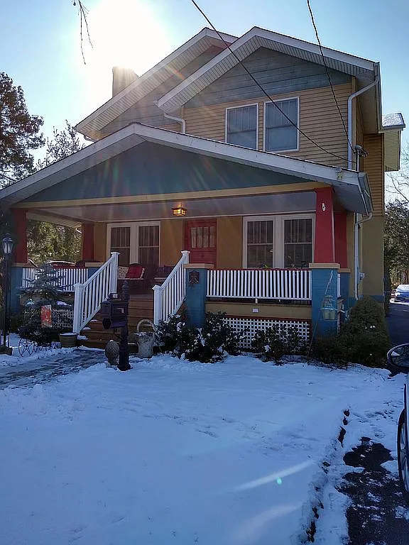 200 Maple Ave photo 1