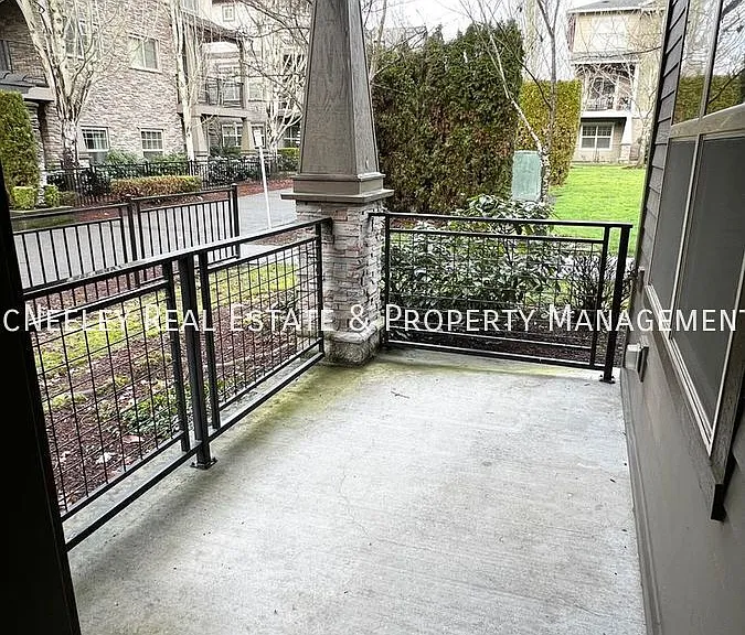 677 NE Garswood Ln — Photo 18