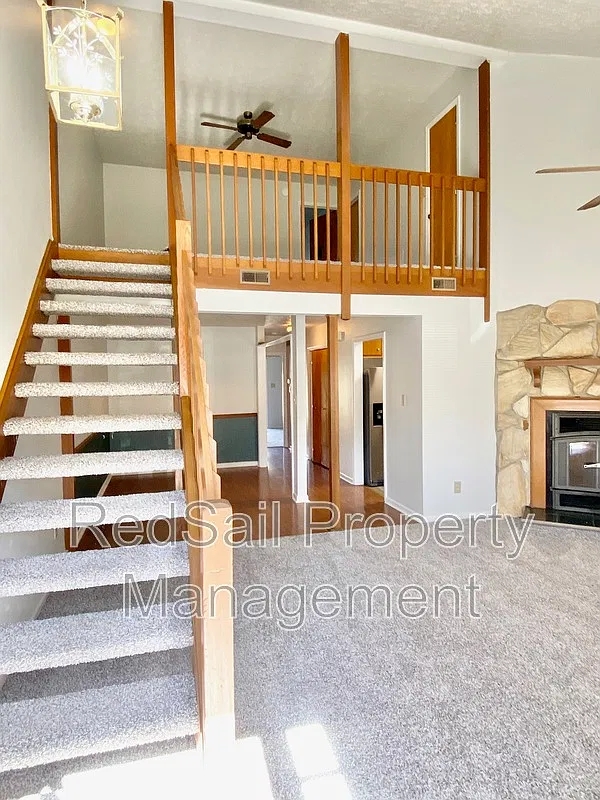3 bed, 2.0 bath, 1389 sqft, $1,650 — Photo 2