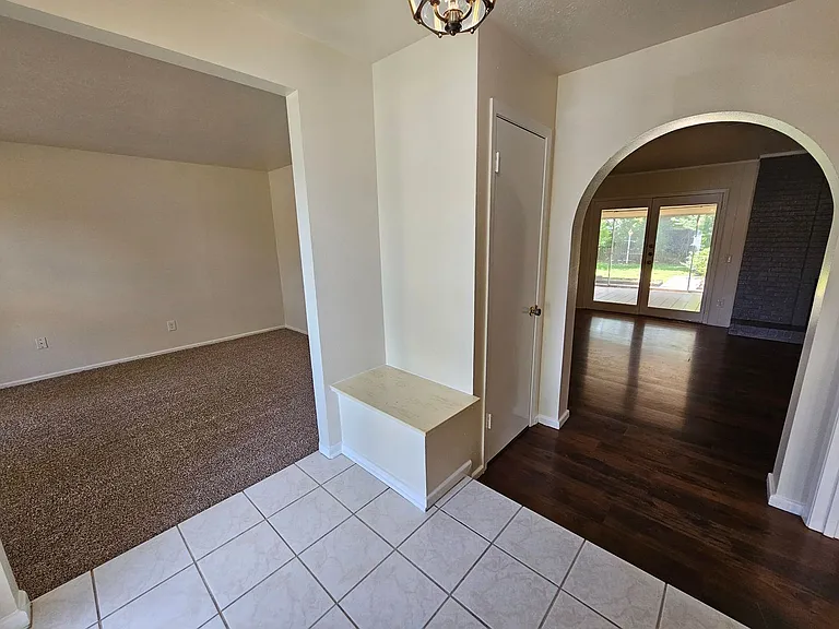 1302 Berkeley Dr — Photo 7