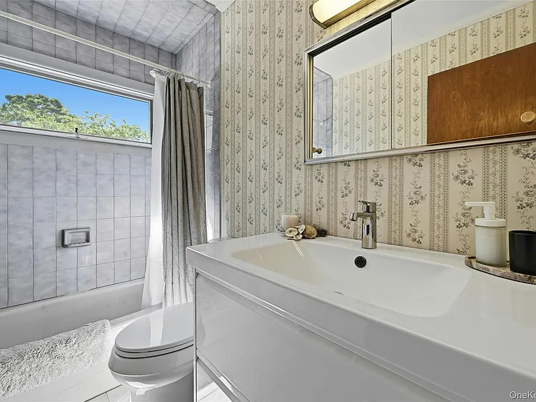 65 Lake Dr — Photo 10