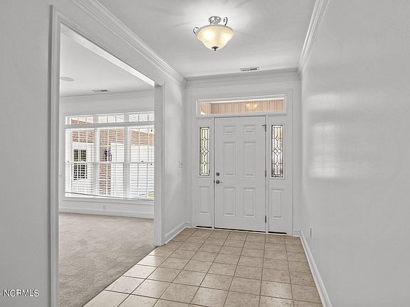 5th image of 103 Fairway Drive E