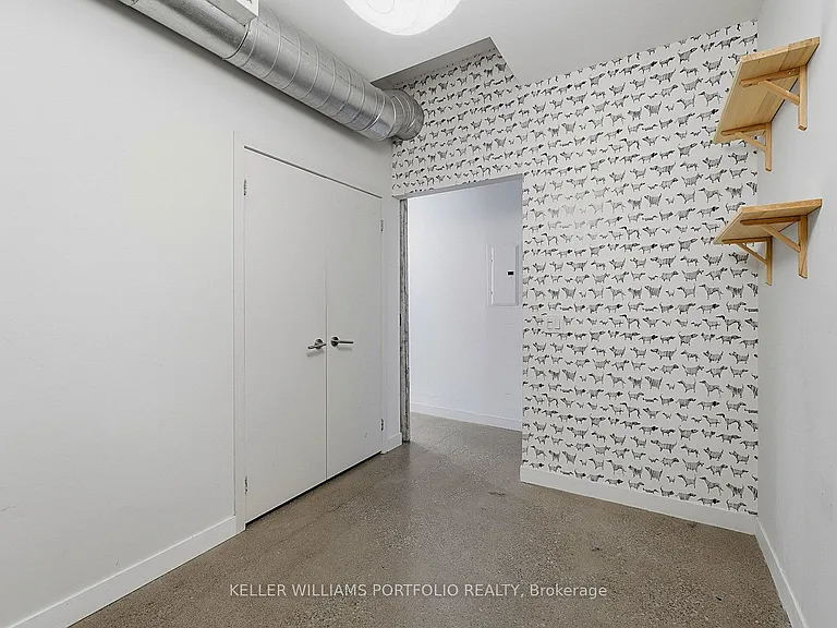 569 King St E #407 — Photo 27
