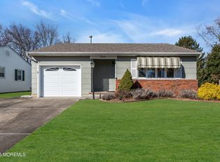 18 Ely Ct, Toms River, NJ