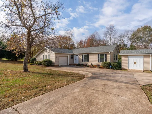 100 Hunters Trl, Greenville, SC 29615