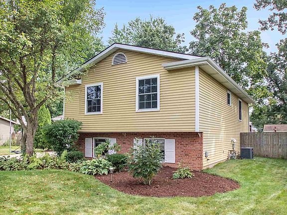 3rd image of 23358 Broadwood Dr