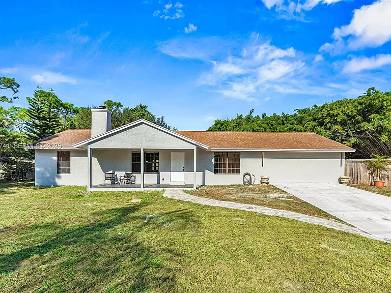 18055 W Sycamore Dr — Photo 1