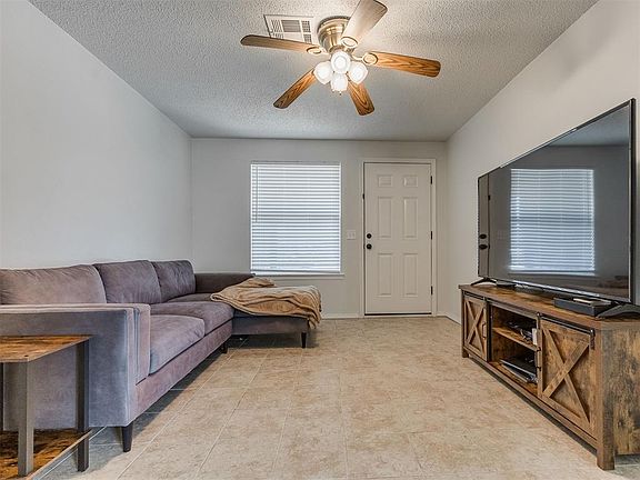 3rd image of 633 SW 10th St