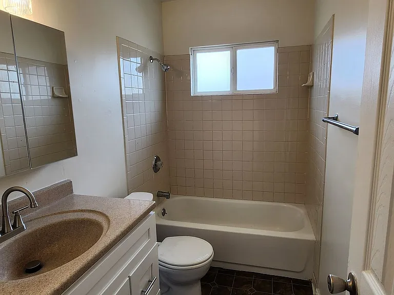 1137 E Lexington Ave — Photo 8