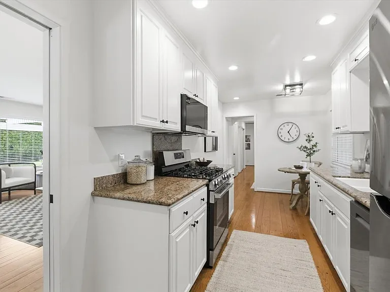 730 Berry Ave — Photo 13