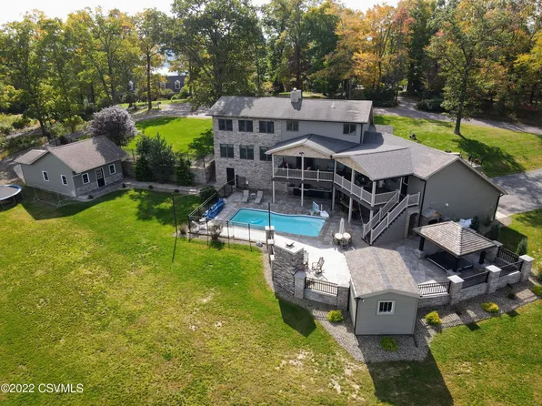 15 Ravenwood Dr, Danville, PA 17821