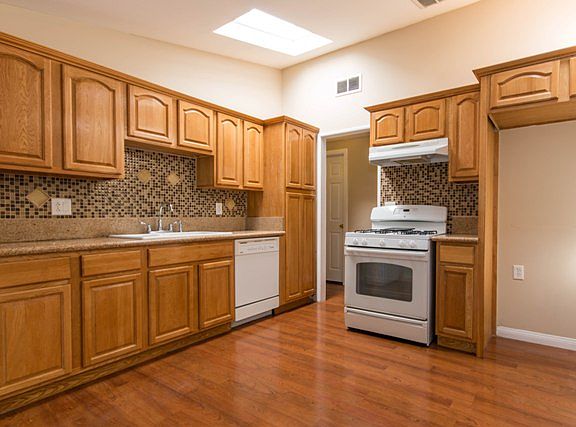 5th image of 27552 Walnut Springs Ave