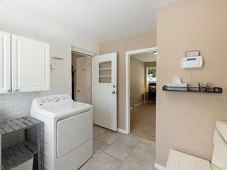 27 W Devonshire St — Photo 6