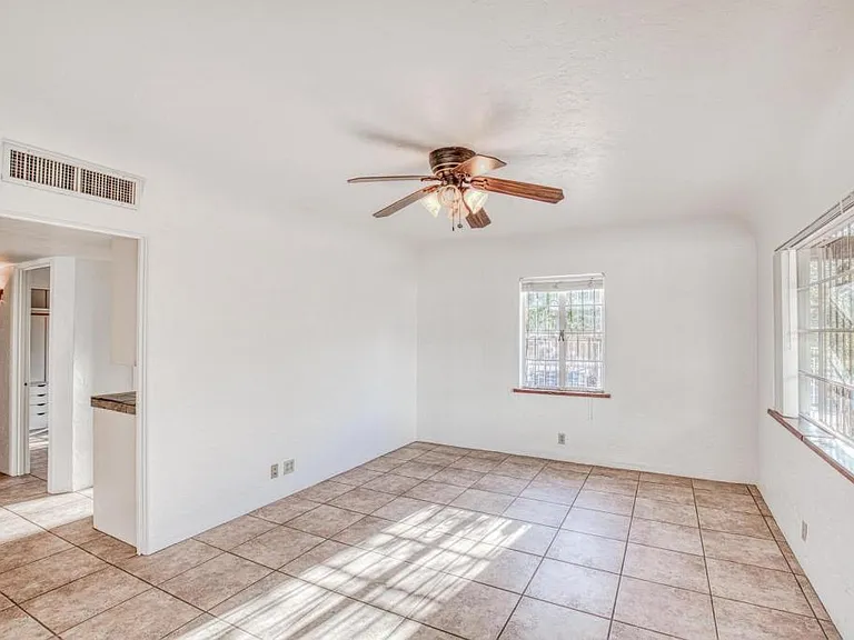 1304 E Linden St #1 — Photo 3