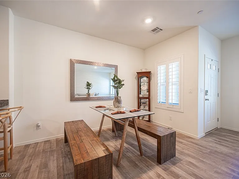 530 Gloster Ave — Photo 8