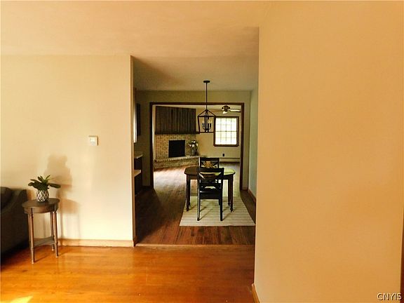 4th image of 8698 Maplelane Dr