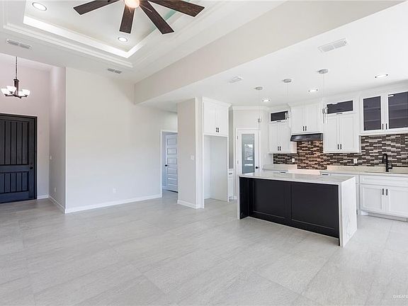 5th image of 609 Fannin St