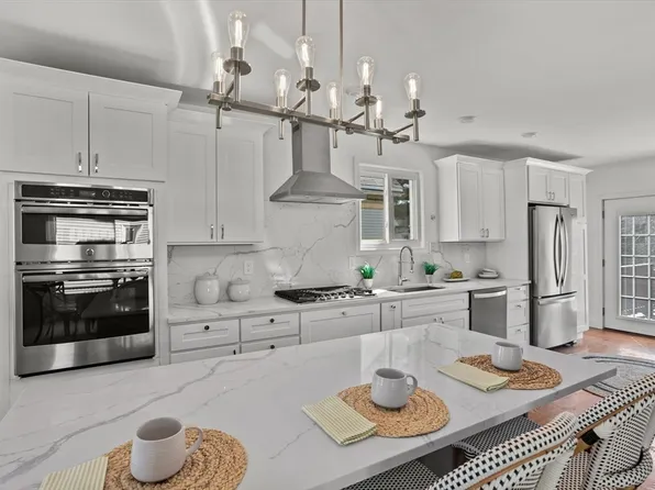 98 Flint St #2, Somerville, MA 02145