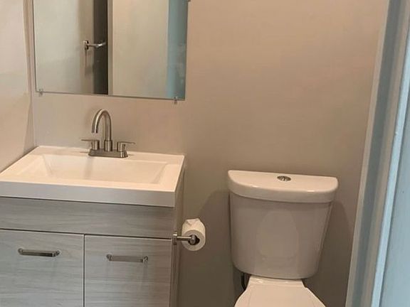 2nd image of 620-640 W Brookdale St #640-3