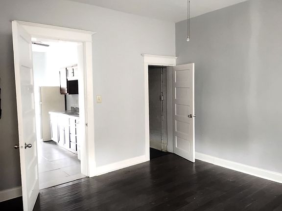 4th image of 303 Chandler Ave #1