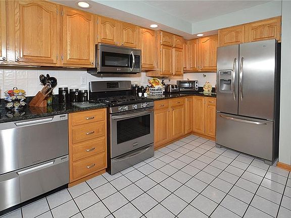 5th image of 2471 Myers Ln
