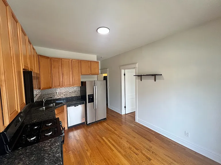 2340 W Augusta Blvd #1R — Photo 4