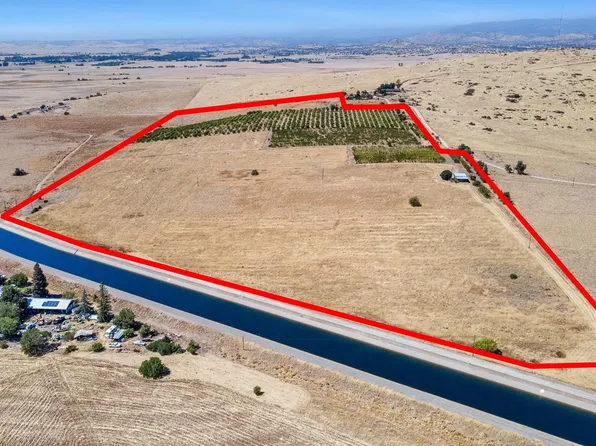 5374 N Zediker Ave, Sanger, CA 93657