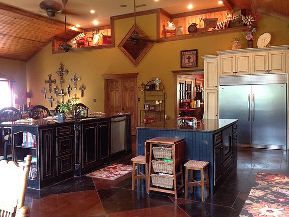 Living and Kitchen combo