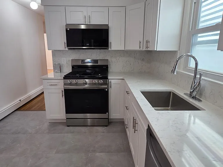 777 Montgomery St #1 — Photo 9