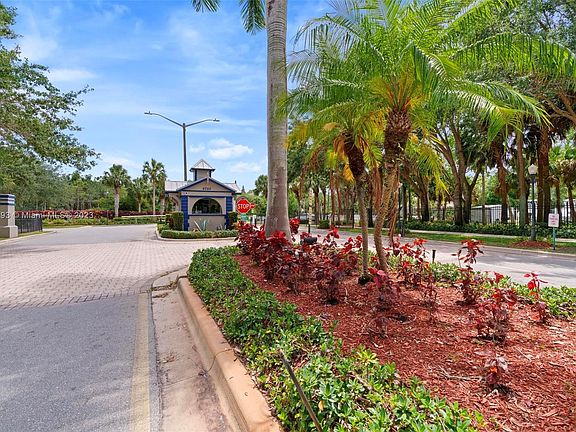 5th image of 5585 Berry Blossom Way W