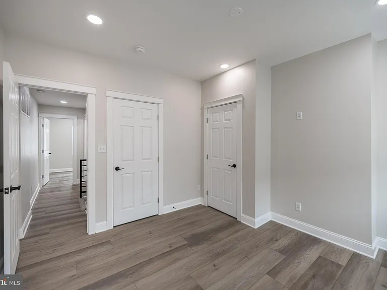 521 N Douglas St — Photo 25