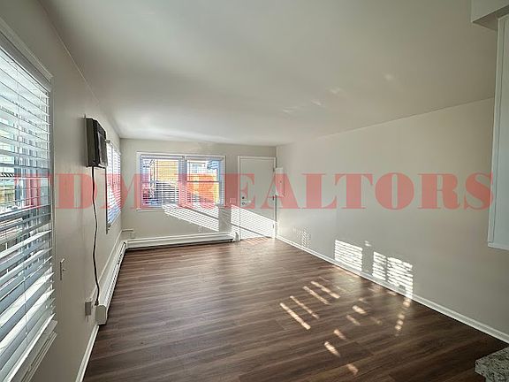 2nd image of 302 E Clinton St #4