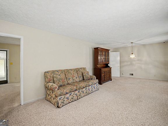 5th image of 114 Bobolink Dr